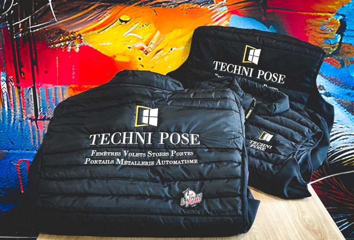 Des accessoires et des textiles personnalisés permettent de présenter votre entreprise avec style.